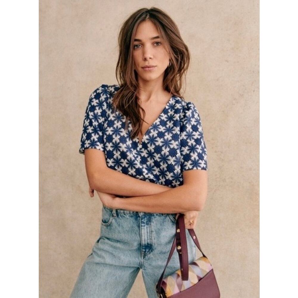 La Maille Sezane Emma Blouse in Navy and Ecru Floral Size 36 FR / US 4 / S✨